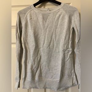 🤩💕Ivviva Girl’s size 14 Light Grey Knit Sweater (Size 4-6 between women’s)🤩💕